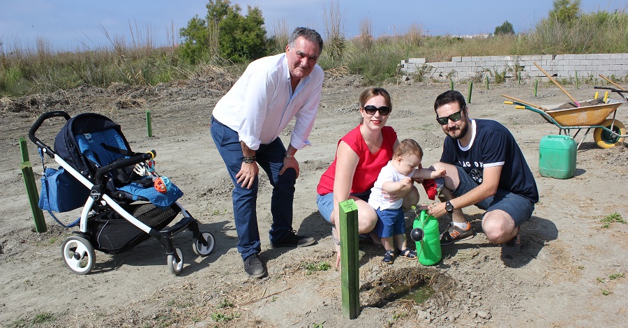 65 familias de la Costa Tropical y La Alpujarra participan en una nueva plantación del ‘Bosque de la Vida_