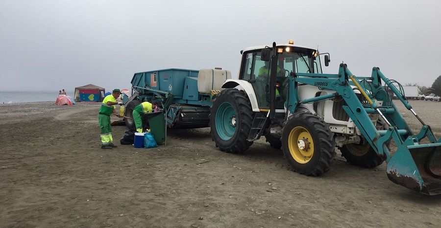 La noche de San Juan reúne a miles de personas en las playas motrileñas