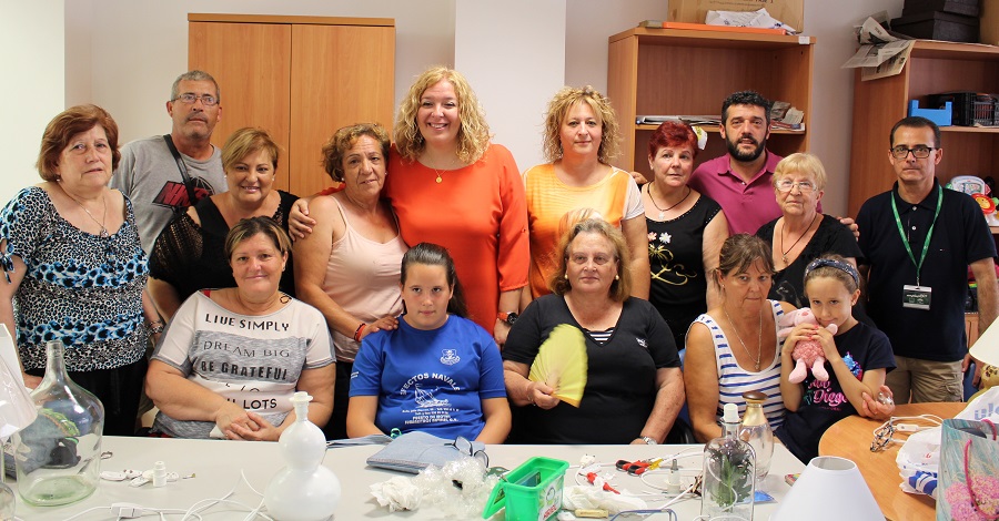 Las mujeres de los ‘Talleres de Reciclaje_ de Varadero muestran sus trabajos