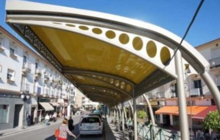 Marquesina en parada de taxis