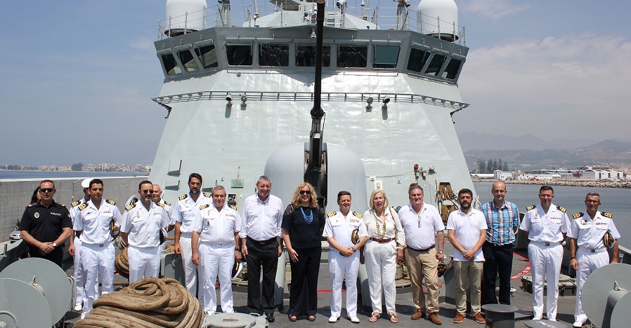 Motril recibe a una flota de la Armada compuesta por siete buques, entre ellos la Fragata Numancia