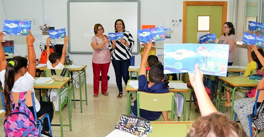 Un centenar de escolares se convierten en ‘anfitriones_ turísticos de los recursos pesqueros de Motril