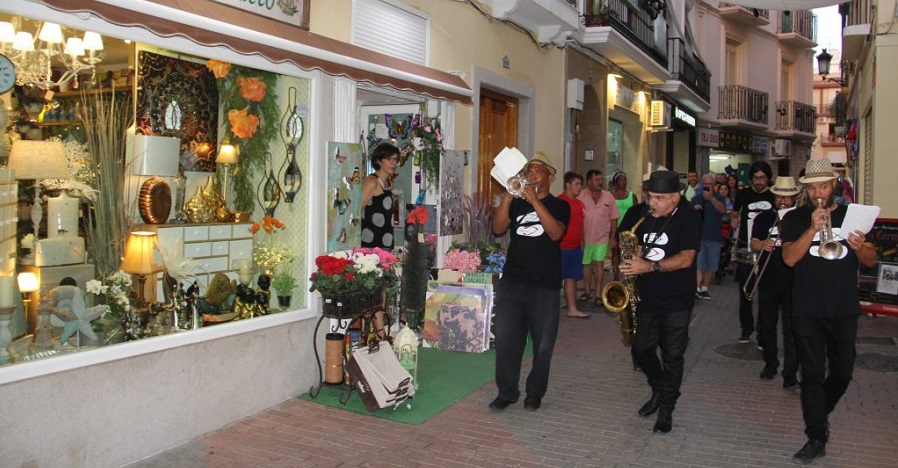 Sábado noche de Shops &amp; Jazz en el centro comercial abierto de Almuñécar