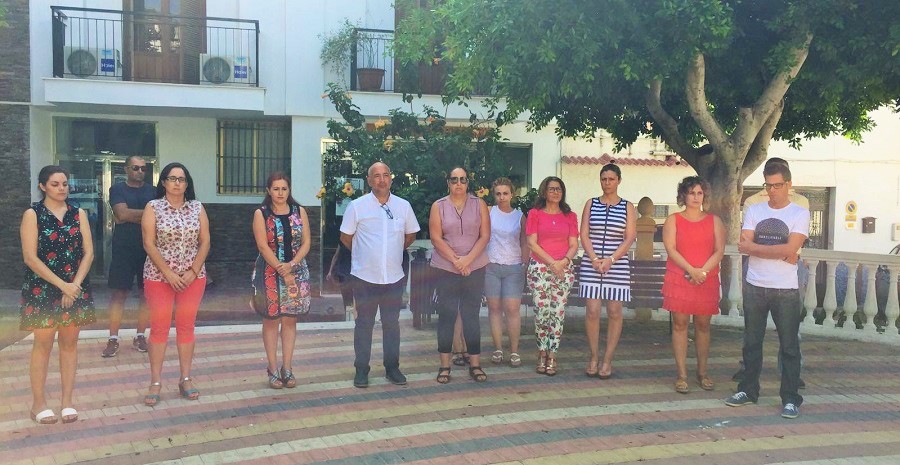 Albuñol muestra su rechazo por el atentado terrorista de Barcelona y su solidaridad con las víctimas (2)