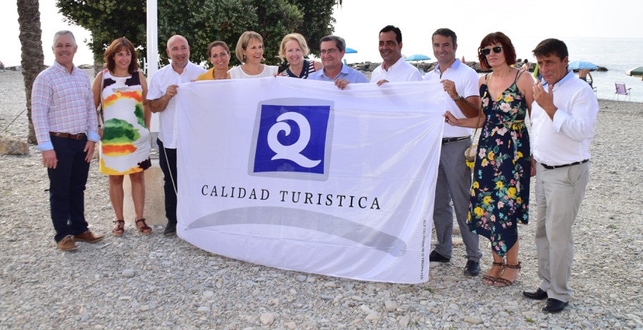 Bandera de 'Q' de calidad turística en la playa del Sotillo - Castell