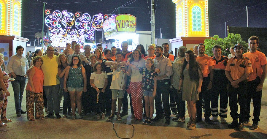 El Cortijo del Conde se llena de luz y color con el encendido del alumbrado (2)
