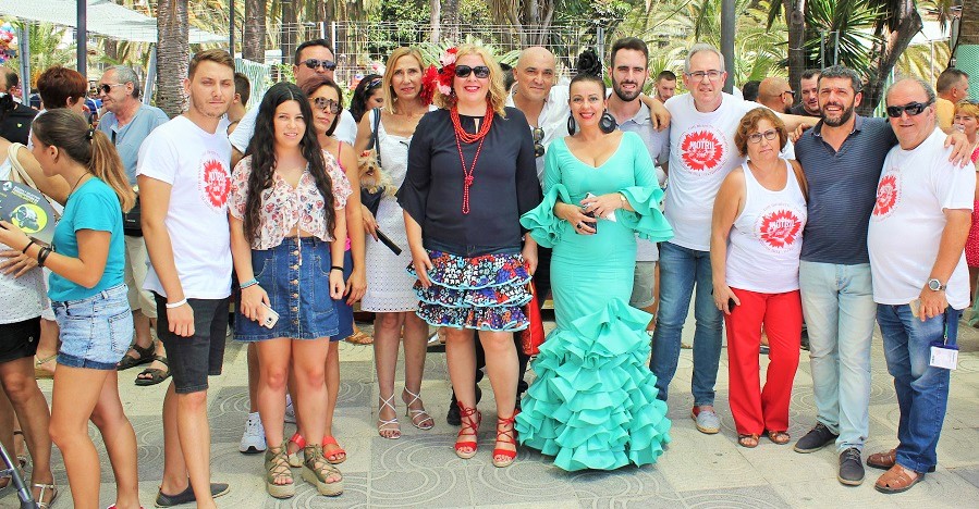 Flor Almón y miembros del equipo de Gobierno en la inauguración de la Feria de Día (2)