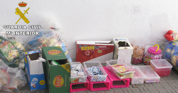 La Guardia Civil detiene a 6 jóvenes que asaltaron de madrugada un quiosco de helados en Playa Velilla