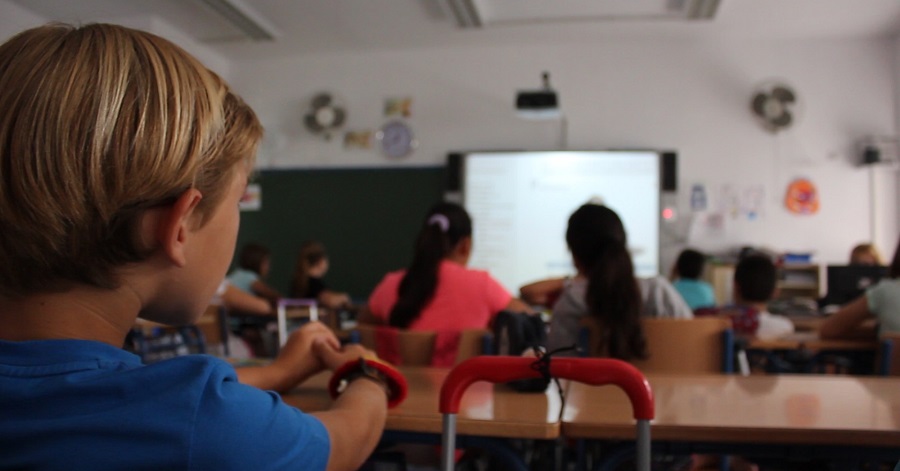 La Junta invertirá más de 14,5 millones de euros en equipamiento tecnológico de los centros escolares públicos