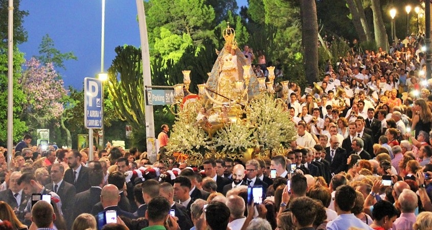 Motril se vuelca con su Patrona, la Virgen de la Cabeza, en su día grande