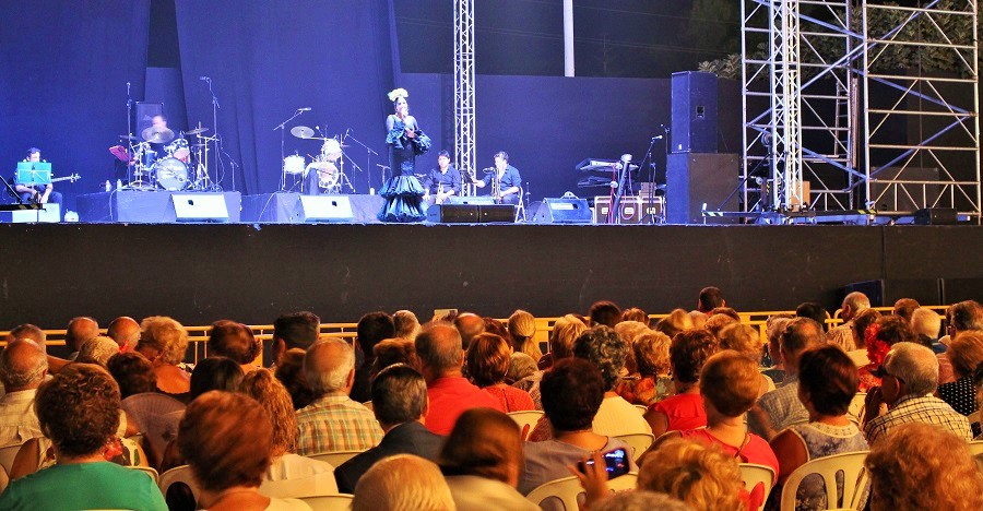 Motril_Copla_Momento de la actuación de Cintia Merino