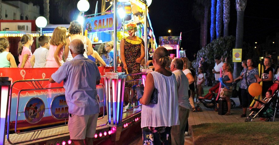 Motril_Los niños toman las atracciones en las fiestas de Santa Adela