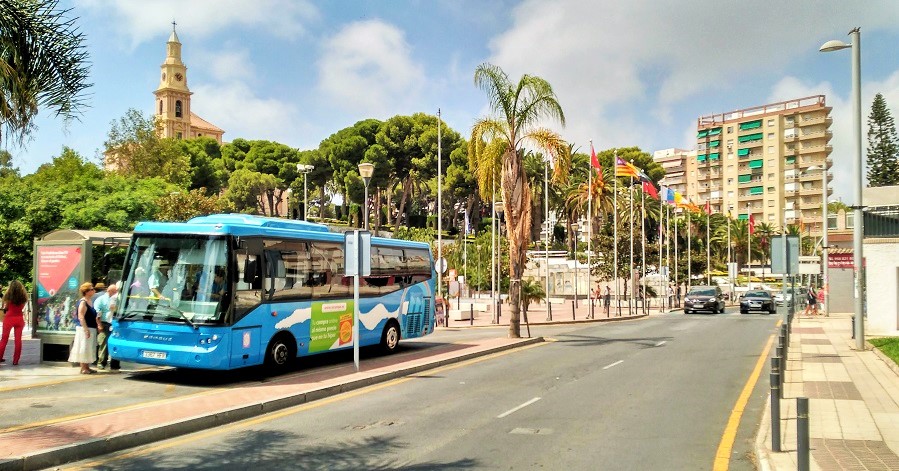 Parada de autobuses al lado de la Oficina de Turismo (2)