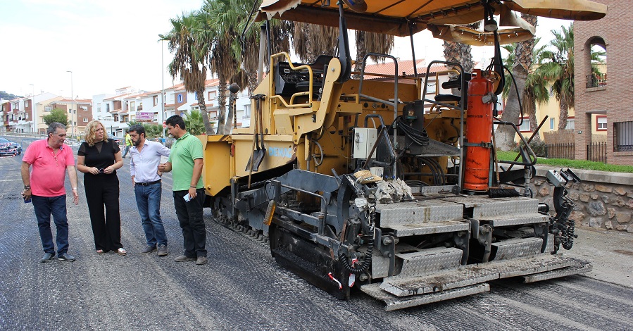 Avanzan a buen ritmo las obras de asfaltado de la Ronda de Poniente