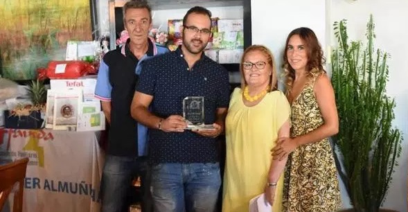 Entrega de reconocimientos en un acto de Afavida