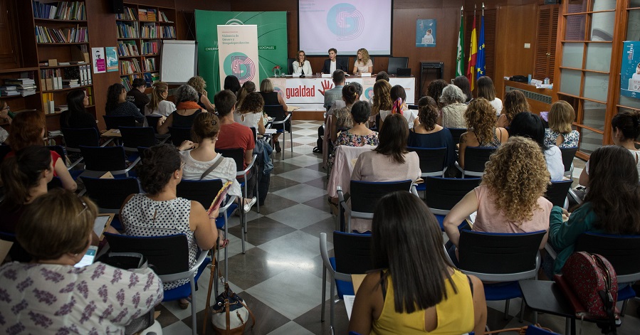 La Junta ofrece formación para reforzar la atención a víctimas de maltrato con problemas de adicción