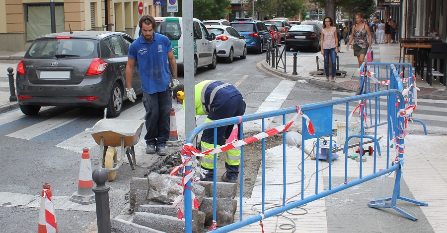 Obras de eliminación de barreras arquitectónicas en la calle Nueva de Motril