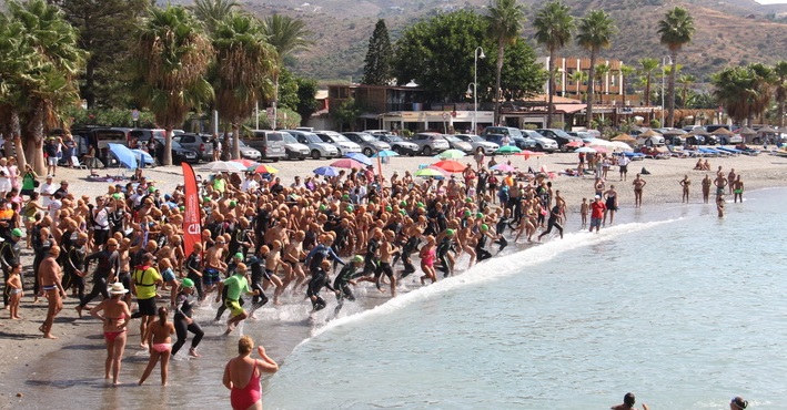 Savescu y Quesada vencedores de la XVIII Travesía a Nado Bahía de La Herradura