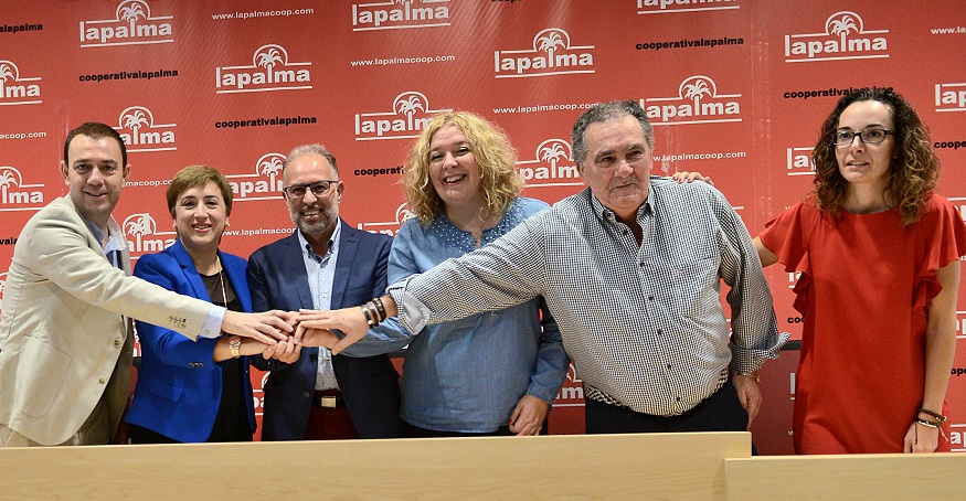 Agricultores de la Costa reciben 3,2 millones de la Junta en apoyo a la producción hortofrutícola