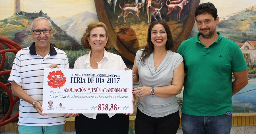 Ayto. y Bodegas Ron Montero entregan la recaudación solidaria de las camisetas de la Feria de Día a Jesús Abandonado