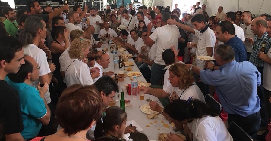 Órgiva afianza su gentilicio de hueveros con su I Concurso Internacional de Comedores de Huevos Fritos