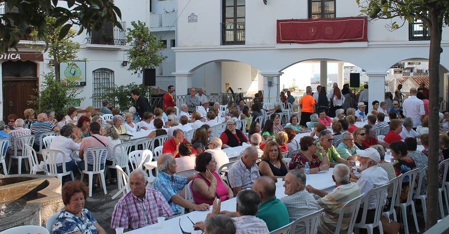 Con el homenaje a la Tercera Edad se inician las Fiestas del Rosario