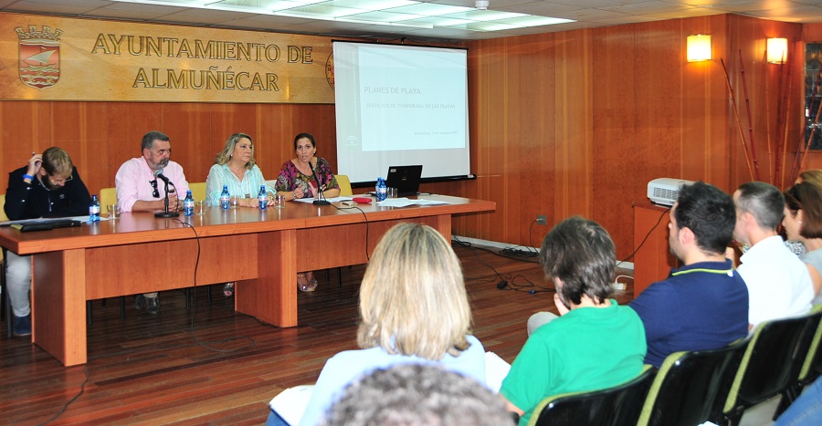 Medio Ambiente y los aytos. costeros trabajan en la actualización de los planes de playas para la temporada 2018