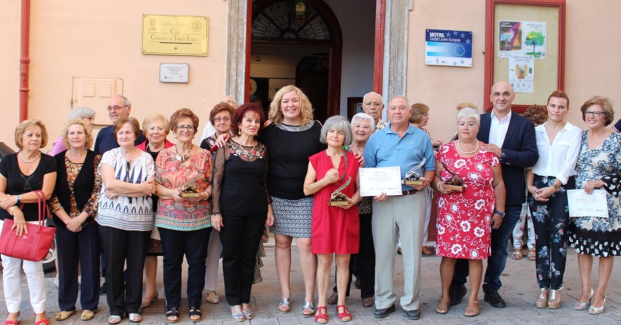 Motril_Foto de familia de los premiados en el XIV Certamen de Poesía y Relato Salvado Varo