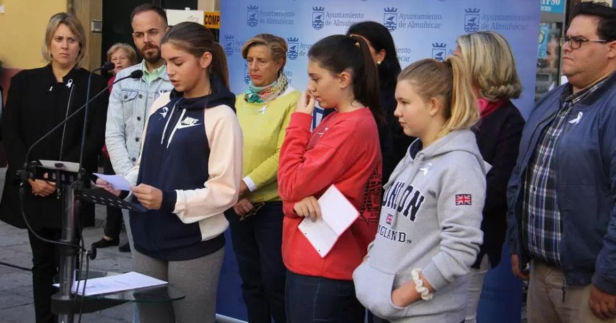 Almuñécar rindió homenaje a las víctimas de violencia de género