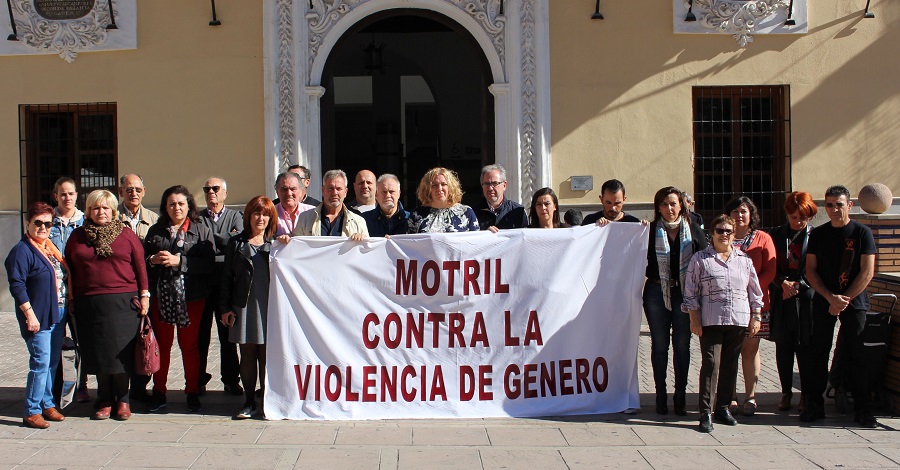 Concentración de repulsa en Motril por el asesinato de una niña de dos años en Alzira