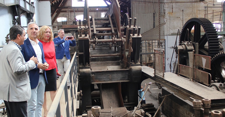 El consejero de Cultura se interesa por el proyecto de rehabilitación de la Fábrica del Pilar
