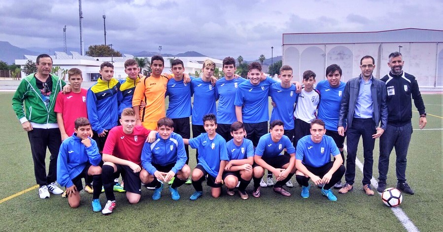 El equipo cadete del CD Atlético Salobreña recibe el 'brazalete verde' al comportamiento deportivo