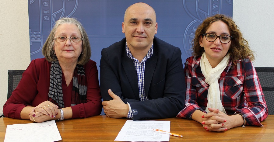 Gregorio Morales (centro) junto a a miembros de ADIMO en la presentación de las actividades por el Día Mundial de la Dianeyes