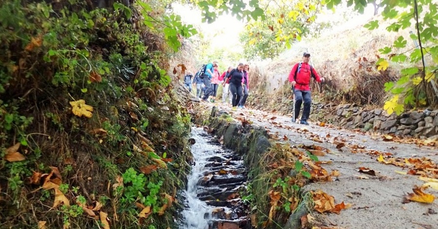La IX Marcha Popular de la Alpujarra reúne a más de 130 senderistas para recorrer cuatro términos municipales