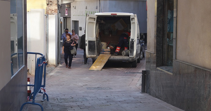 Mantenimiento construye el acerado entre la calle Lavadero de Burgos y la calle Travesía de Manuel Peña Alta