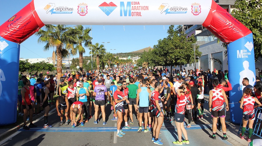 Manuel Santiago Molina y Fátima Azzahraa ganan la XXXIV edición de la Media Marathón Ciudad de Motril