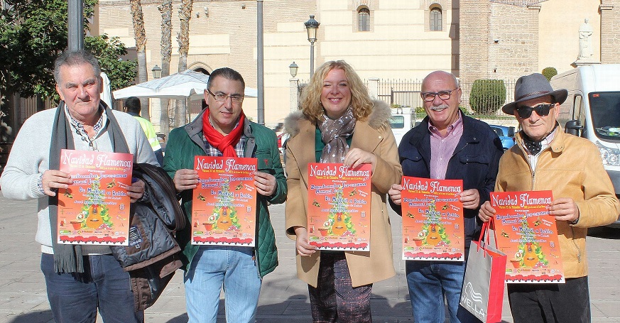 Flor Almón y Antonio Escámez (primero izqda) presentan el cartel de la Navidad Flamenca junto con miembros de la Peña Flamenca Ciudad de Motril