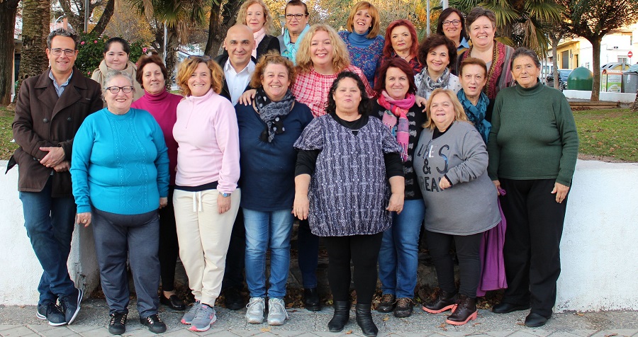 La alcaldesa visita los Talleres de Adultos de San Antonio y Huerta Carrasco