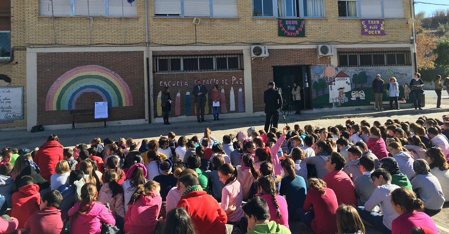 La comunidad educativa granadina rinde homenaje a la Generación del 27 para celebrar el Día de la Lectura