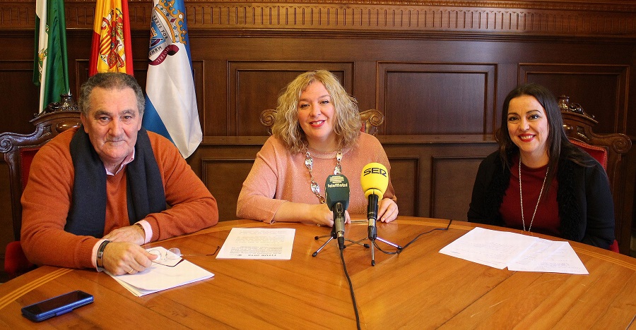 Antonio escámez, Flor Almón y Alicia Crespo en la presentación de Motril en FITUR