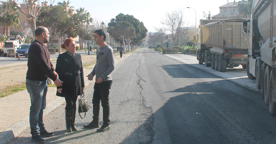 Dan comienzo la obras de asfaltado del vial Playa de Salobreña