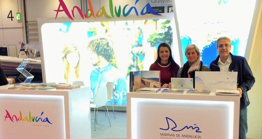 El director y gerente de Marinas del Mediterráneo, Manuel Raigón, junto a representantes de otros puertos asociados