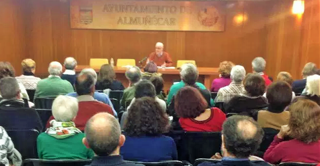 Interesante conferencia del catedrático Juan Antonio Estrada en Almuñécar