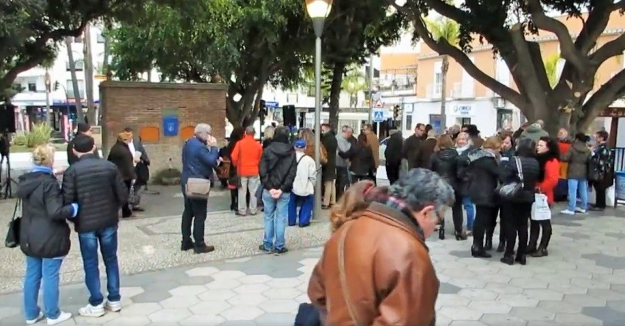 Almuñécar comienzó los actos de conmemoración de 'La Desbandá' con el descubrimiento de una placa