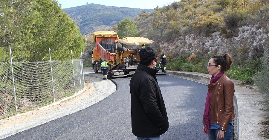 El Ayto. de Motril ultima los trabajos de asfaltado del camino rural entre los pagos de San José y Alcubillas