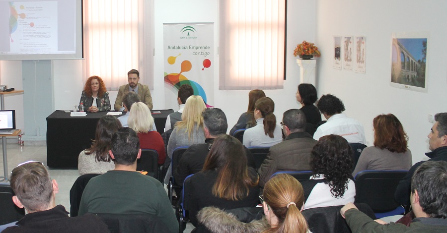 Junta y empresarios de la Costa de Granada apuestan por los modelos de negocio online para mejorar la oferta