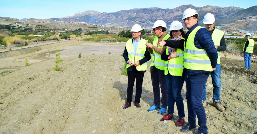 La Junta desarrolla trabajos de limpieza en cauces de Salobreña, Jete y Almuñécar para evitar inundaciones