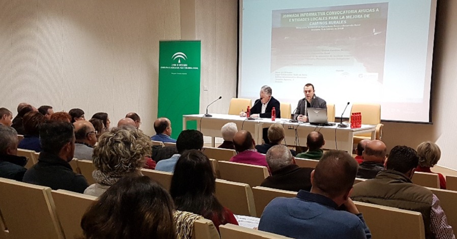 Los municipios de Granada reciben 8 millones de la Junta para la mejora de caminos rurales