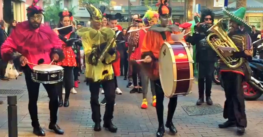 Pasacalles de disfraces en Motril