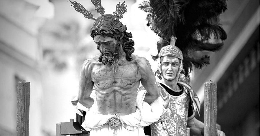 Cartel de la Semana Santa de Almuñécar, obra del fotógrafo local Leonardo Cervilla Rivero